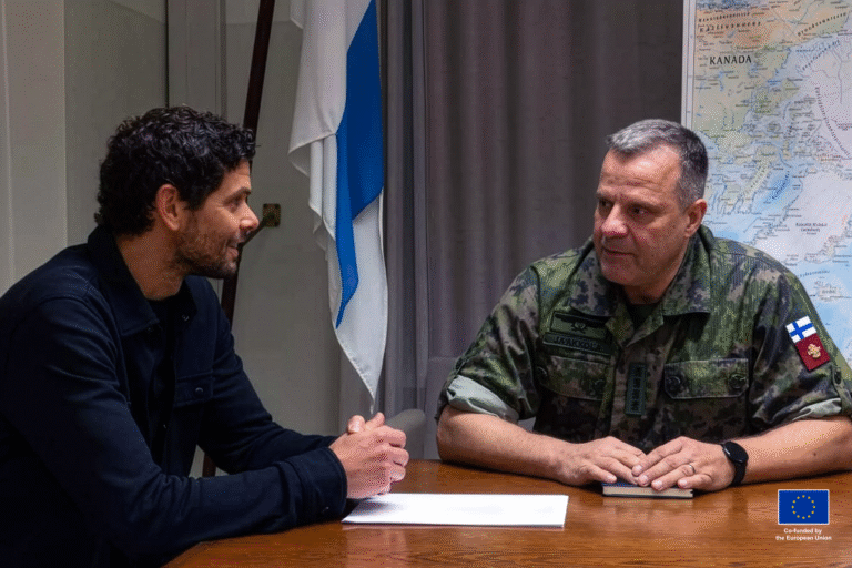 Puolustusvoimain komentaja, kenraali Janne Jaakkola ja NestAI:n Peter Sarlin