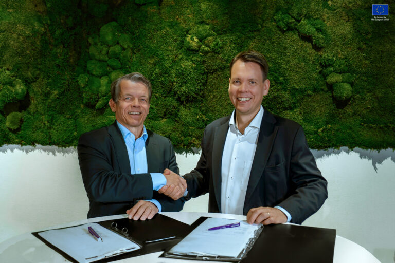 Image: Kimmo Koski, Managing Director, CSC and Juha Vartiainen, Co-founder & Chief Global Affairs Officer, IQM. Copyright: Peter Franco, IQM