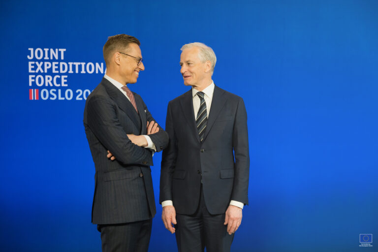 Presidentti Alexander Stubb yhdessä JEF-päämieskokouksen isännän, Norjan pääministeri Jonas Gahr Støren kanssa. Kuva: Emmi Syrjäniemi / Tasavallan presidentin kanslia