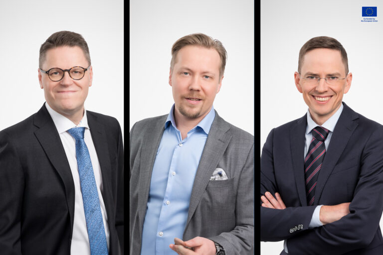 Etlan tutkimusneuvonantaja Petri Rouvinen (vas.), tutkimusjohtaja Tero Kuusi ja tutkimusjohtaja Antti Kauhanen. Kuva: Etla